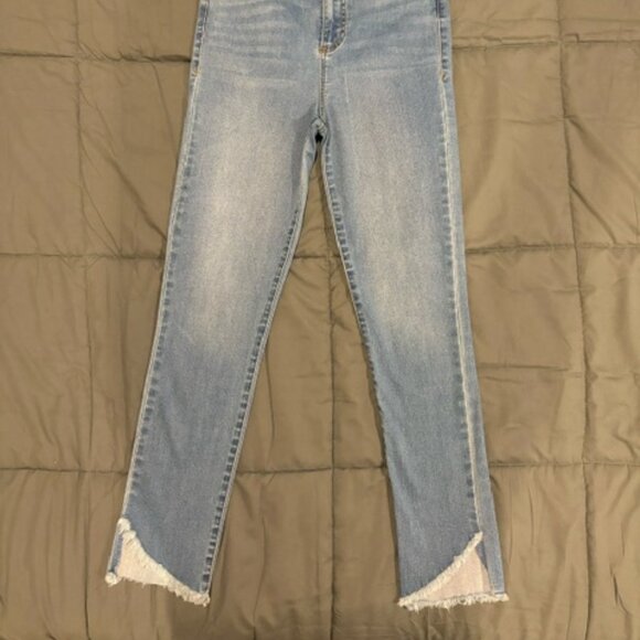GB Juniors Skinny jeans light wash with distressed hem - Picture 2 of 5